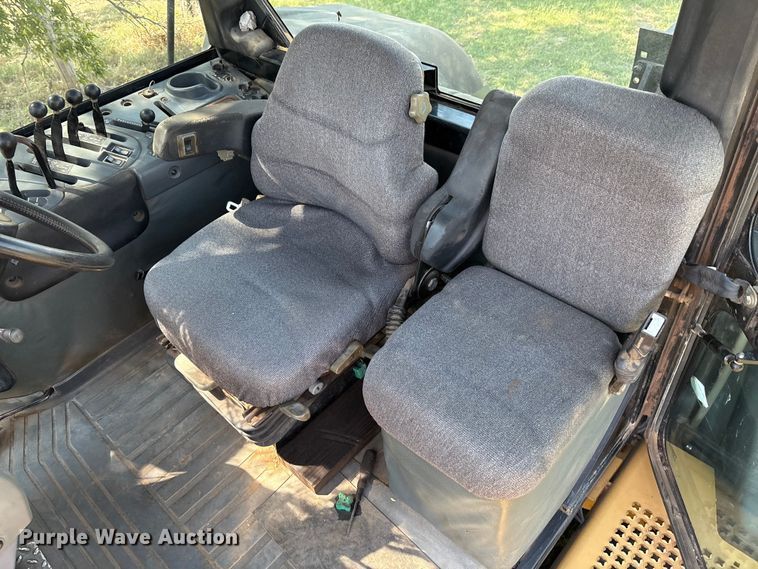 image for item EM0644 2000 Caterpillar Challenger 75E tractor