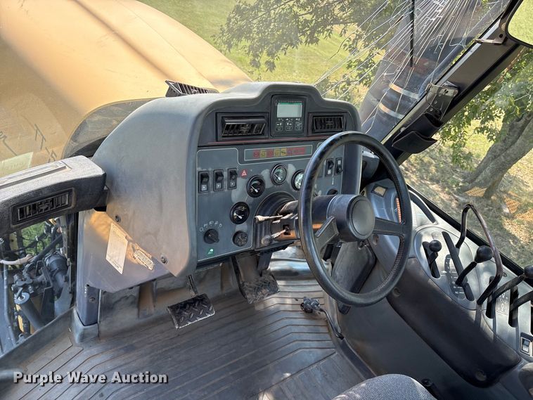 image for item EM0644 2000 Caterpillar Challenger 75E tractor