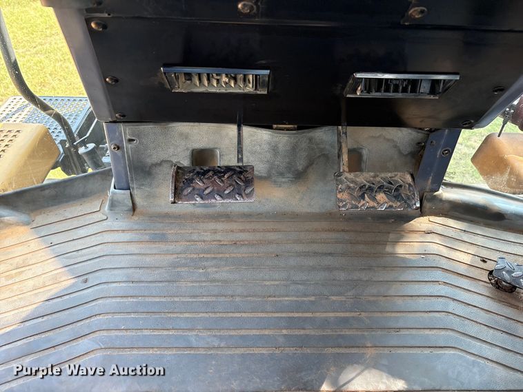 image for item EM0644 2000 Caterpillar Challenger 75E tractor