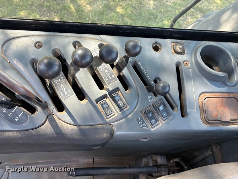 image for item EM0644 2000 Caterpillar Challenger 75E tractor