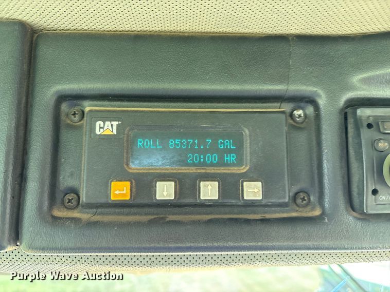 image for item EM0644 2000 Caterpillar Challenger 75E tractor