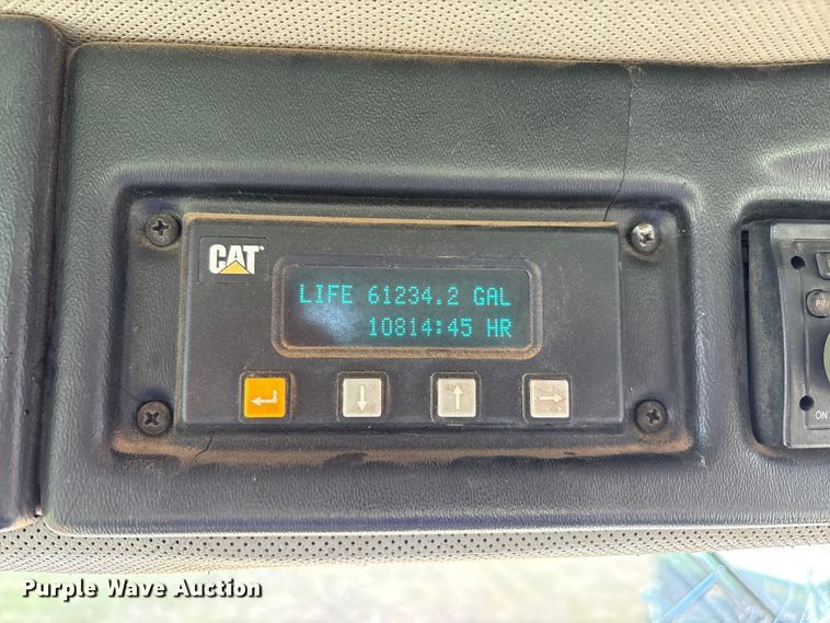 image for item EM0644 2000 Caterpillar Challenger 75E tractor