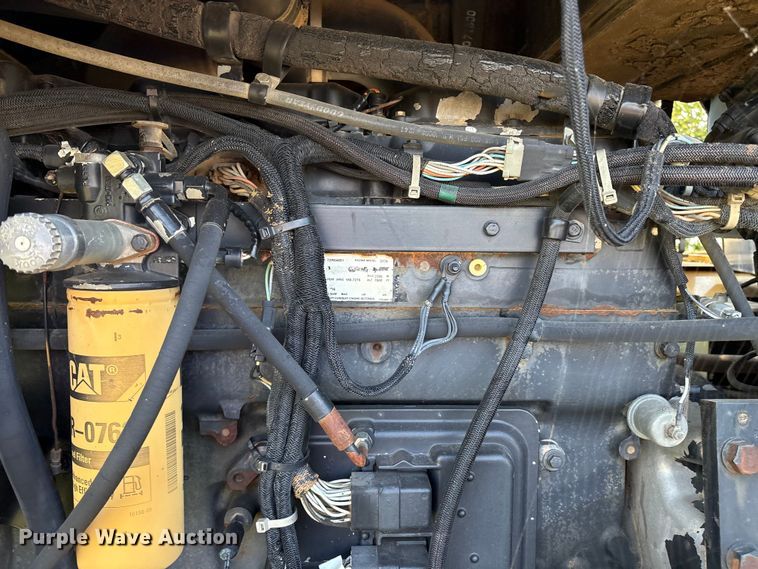 image for item EM0644 2000 Caterpillar Challenger 75E tractor