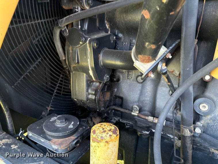 image for item EM0644 2000 Caterpillar Challenger 75E tractor