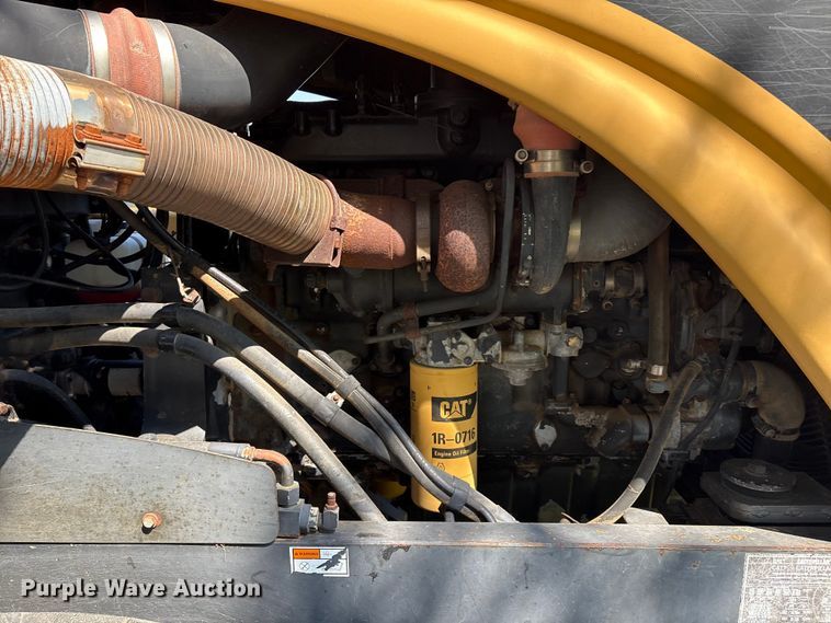 image for item EM0644 2000 Caterpillar Challenger 75E tractor