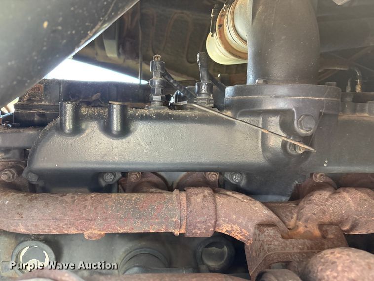 image for item EM0644 2000 Caterpillar Challenger 75E tractor