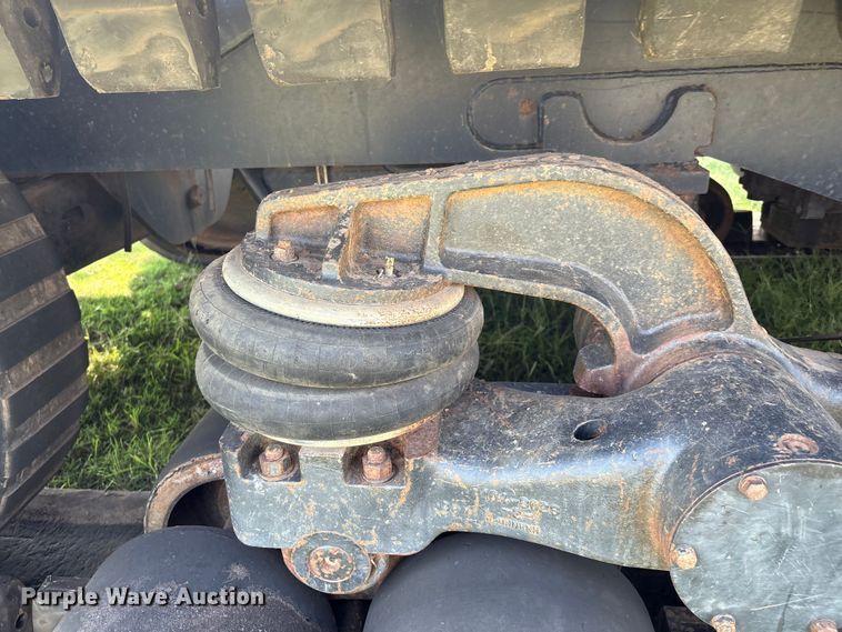 image for item EM0644 2000 Caterpillar Challenger 75E tractor