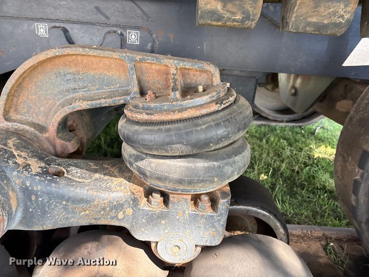 image for item EM0644 2000 Caterpillar Challenger 75E tractor