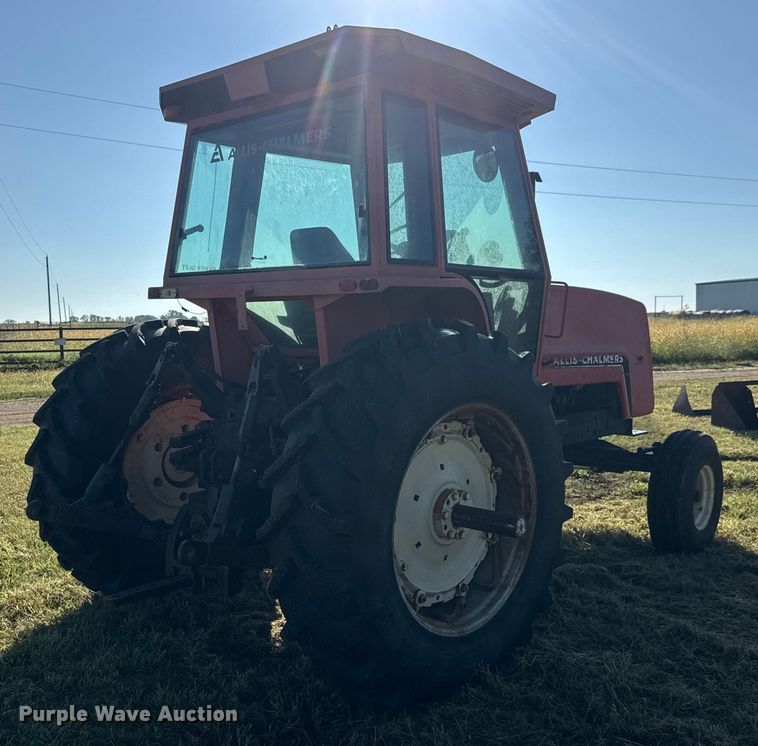image for item EM8172 1983 Allis-Chalmers 8010 tractor