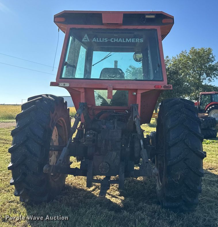 image for item EM8172 1983 Allis-Chalmers 8010 tractor