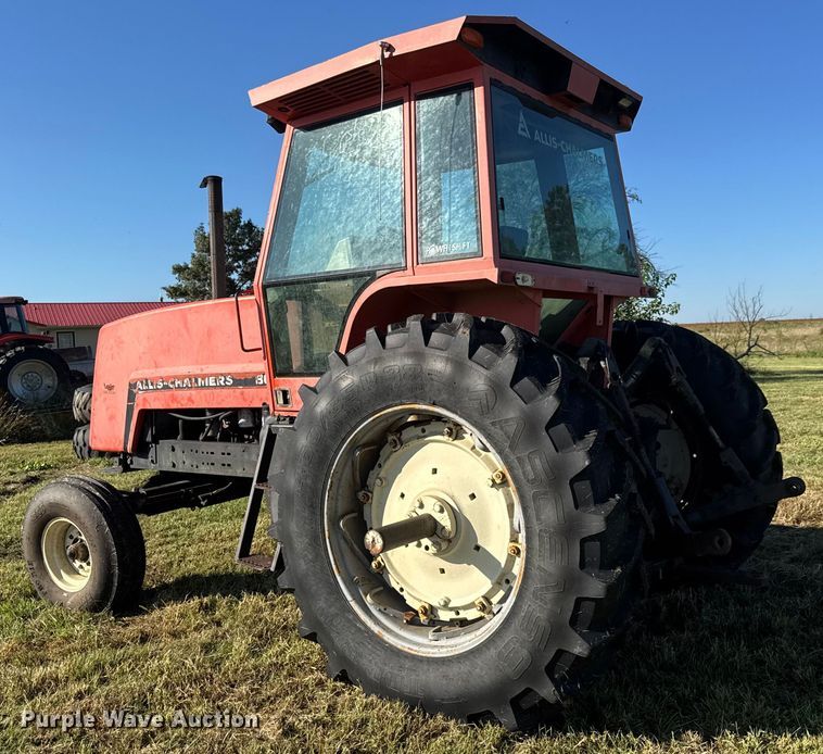 image for item EM8172 1983 Allis-Chalmers 8010 tractor