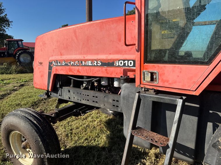 image for item EM8172 1983 Allis-Chalmers 8010 tractor