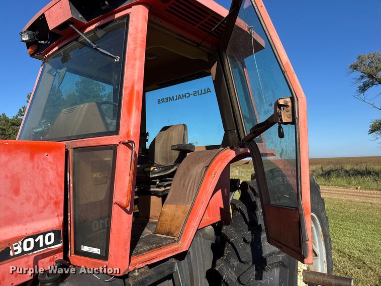 image for item EM8172 1983 Allis-Chalmers 8010 tractor