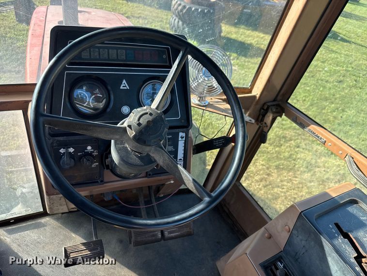 image for item EM8172 1983 Allis-Chalmers 8010 tractor