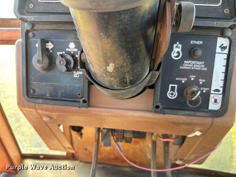 image for item EM8172 1983 Allis-Chalmers 8010 tractor