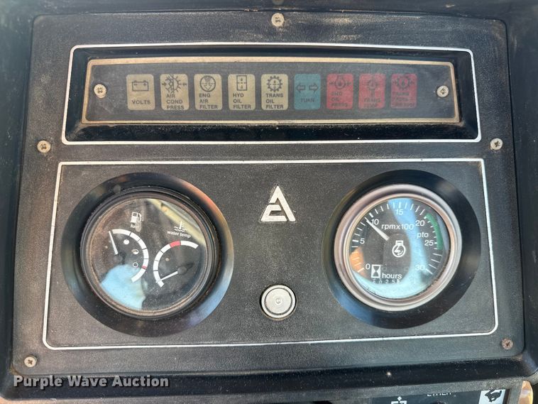 image for item EM8172 1983 Allis-Chalmers 8010 tractor