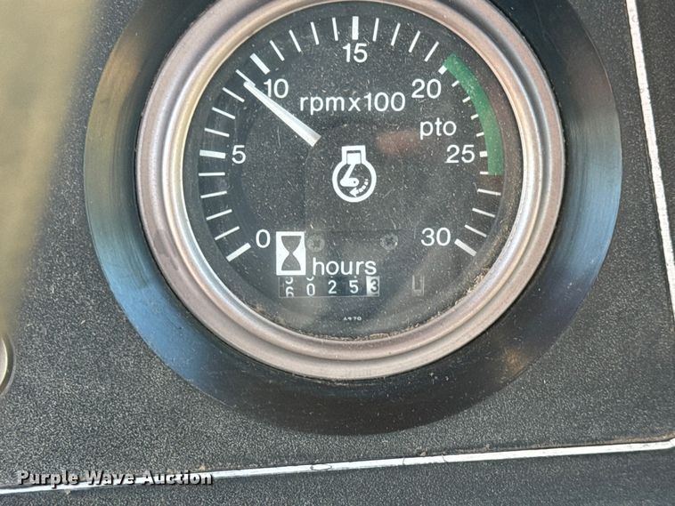 image for item EM8172 1983 Allis-Chalmers 8010 tractor