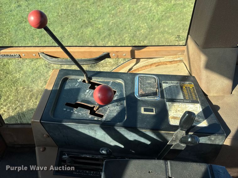 image for item EM8172 1983 Allis-Chalmers 8010 tractor