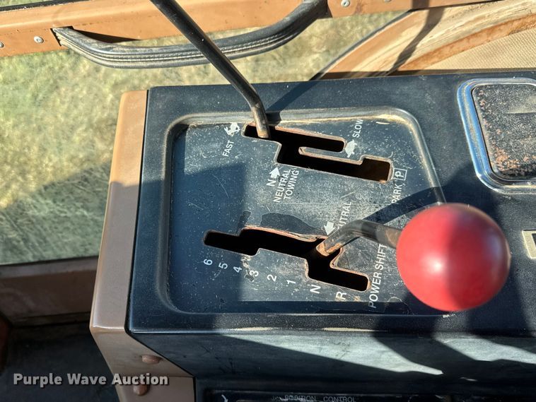 image for item EM8172 1983 Allis-Chalmers 8010 tractor