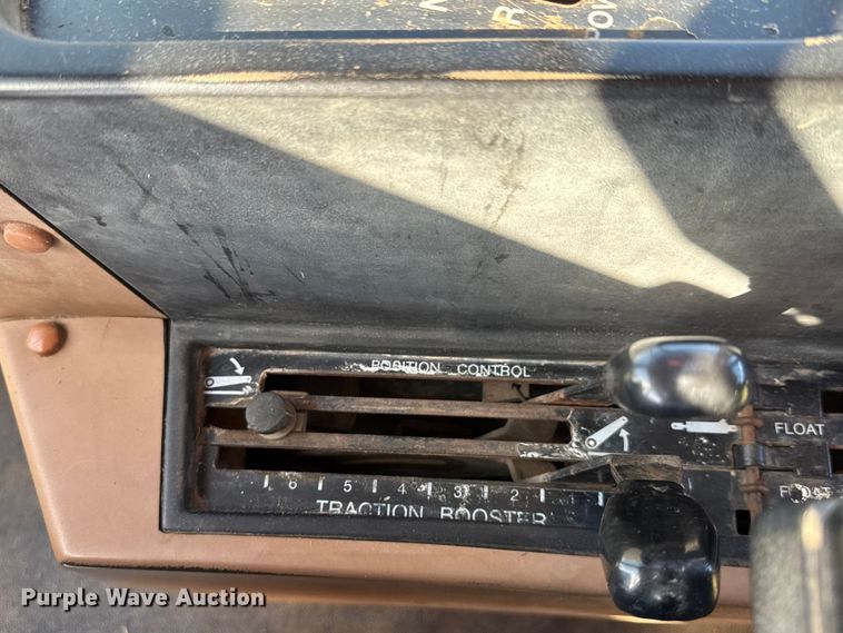 image for item EM8172 1983 Allis-Chalmers 8010 tractor