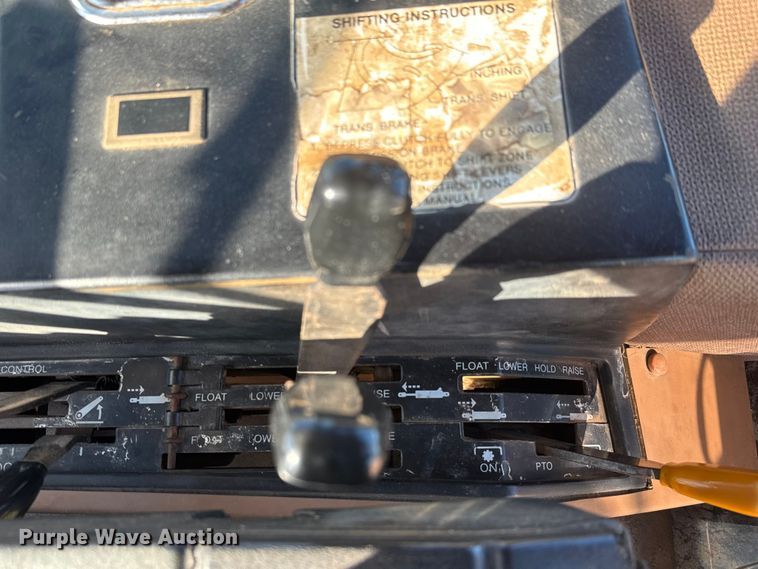 image for item EM8172 1983 Allis-Chalmers 8010 tractor