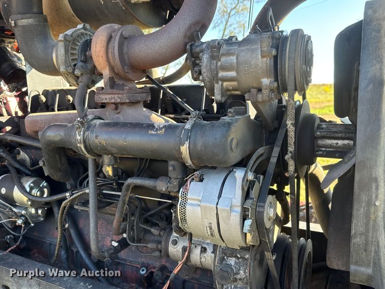 image for item EM8172 1983 Allis-Chalmers 8010 tractor