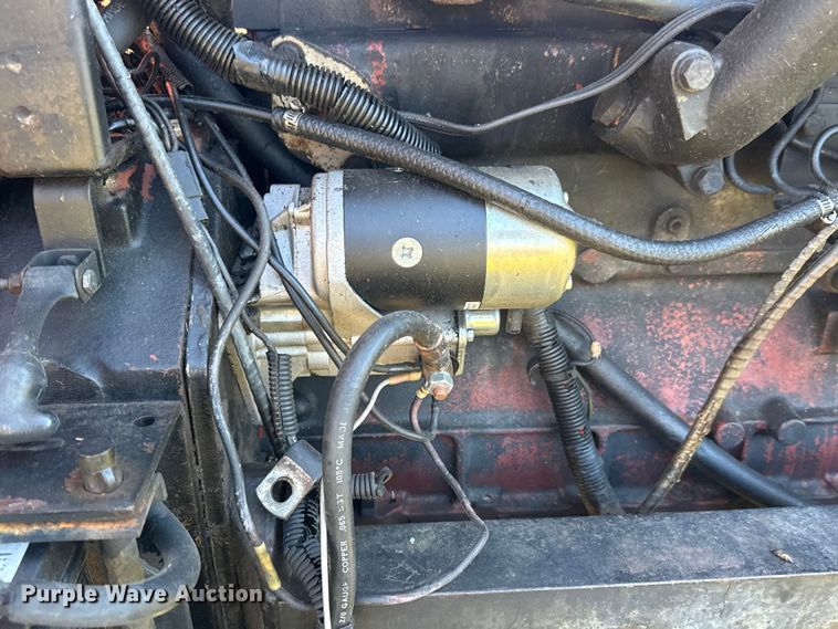 image for item EM8172 1983 Allis-Chalmers 8010 tractor