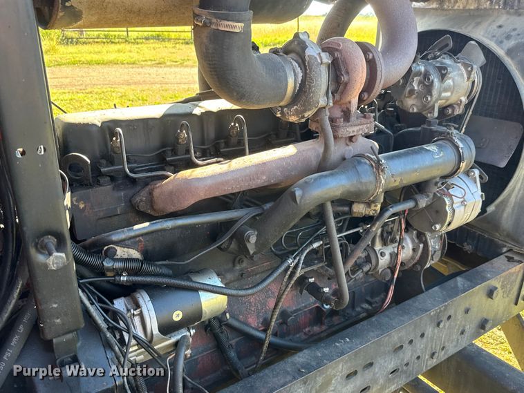 image for item EM8172 1983 Allis-Chalmers 8010 tractor