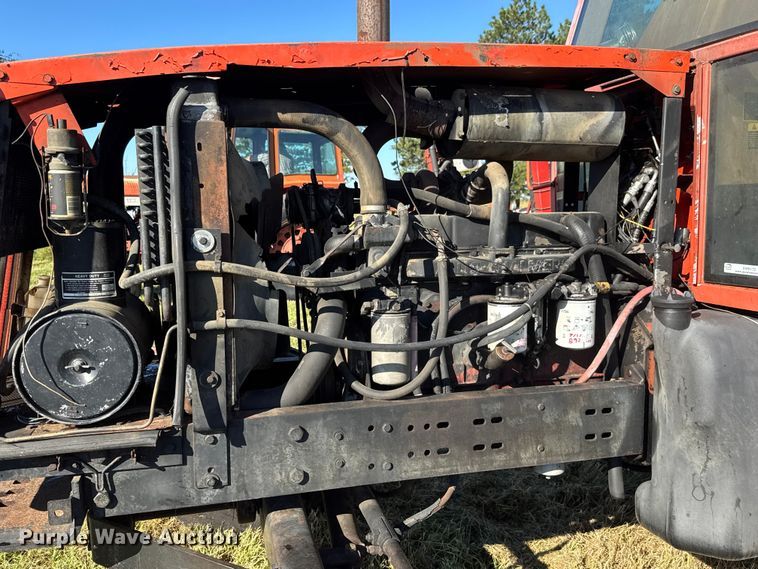 image for item EM8172 1983 Allis-Chalmers 8010 tractor