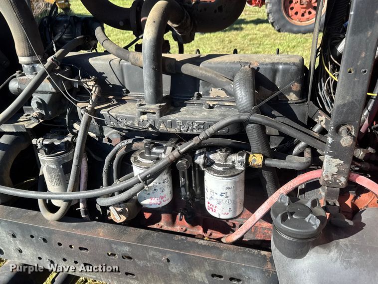 image for item EM8172 1983 Allis-Chalmers 8010 tractor