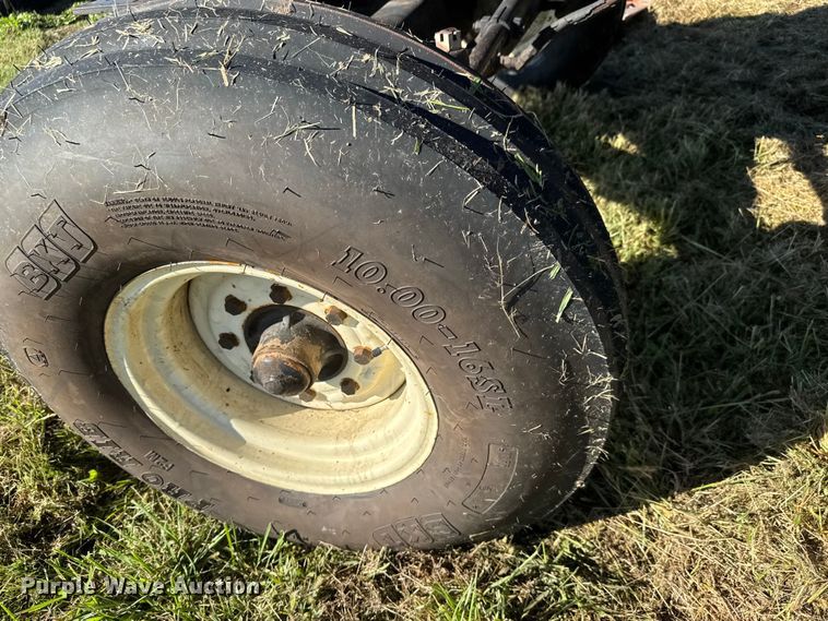 image for item EM8172 1983 Allis-Chalmers 8010 tractor