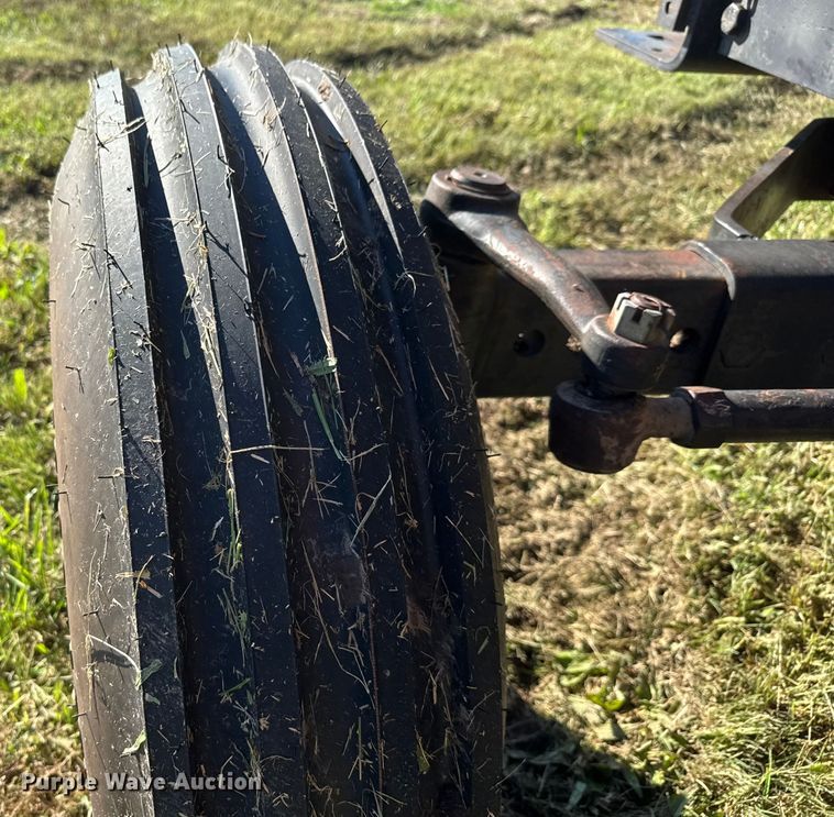 image for item EM8172 1983 Allis-Chalmers 8010 tractor