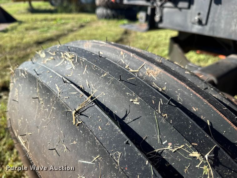 image for item EM8172 1983 Allis-Chalmers 8010 tractor