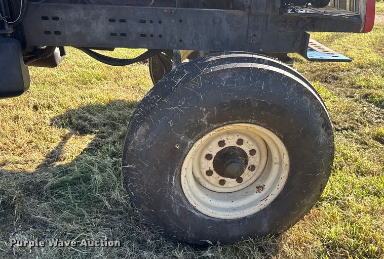 image for item EM8172 1983 Allis-Chalmers 8010 tractor