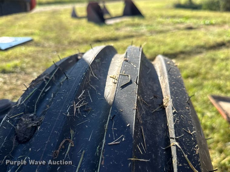 image for item EM8172 1983 Allis-Chalmers 8010 tractor