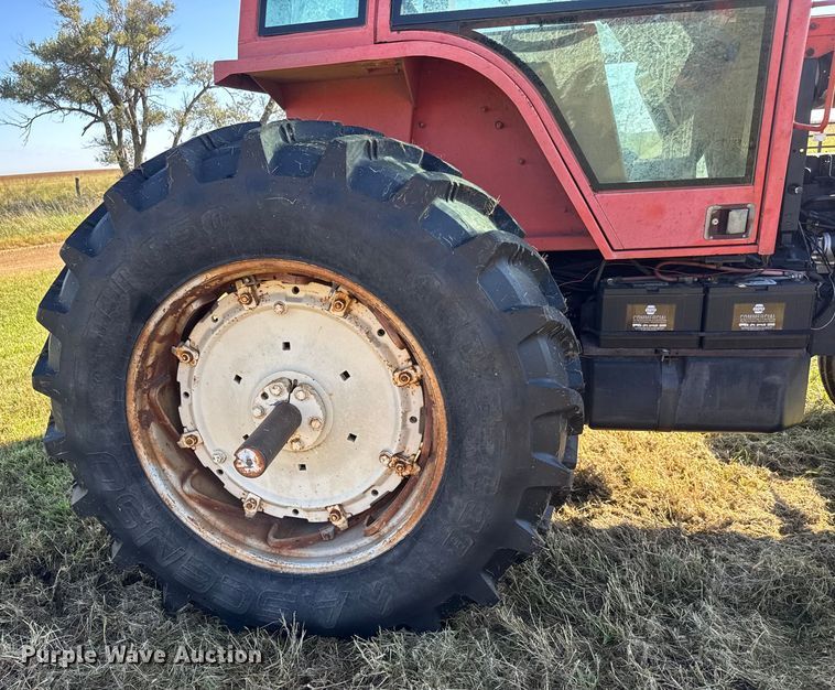 image for item EM8172 1983 Allis-Chalmers 8010 tractor