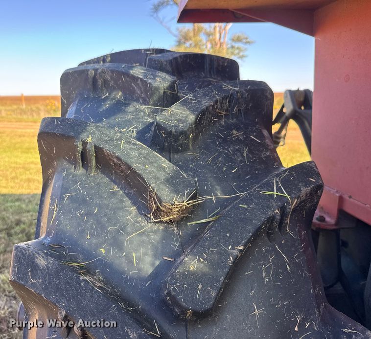 image for item EM8172 1983 Allis-Chalmers 8010 tractor