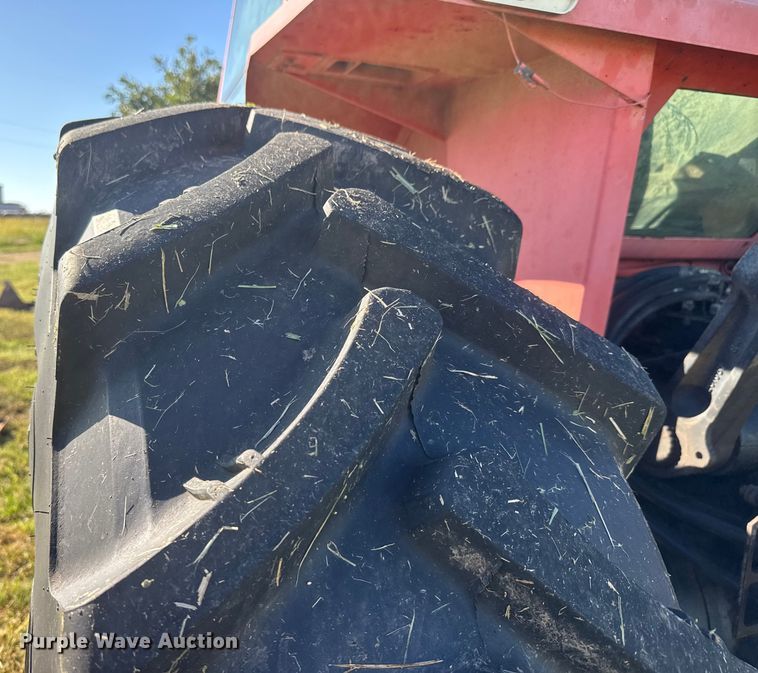 image for item EM8172 1983 Allis-Chalmers 8010 tractor