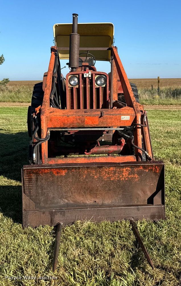 image for item EM8173 1966 International Harvester 806 tractor