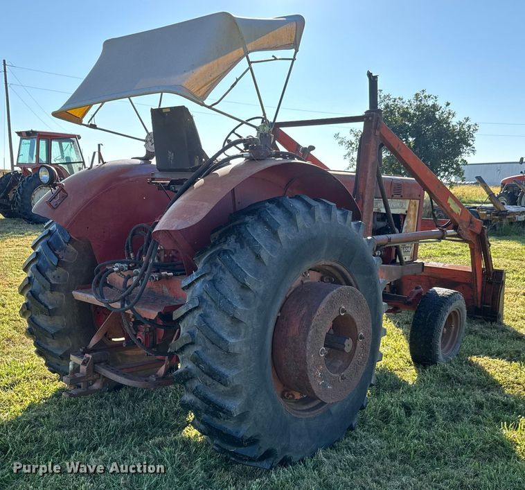 image for item EM8173 1966 International Harvester 806 tractor