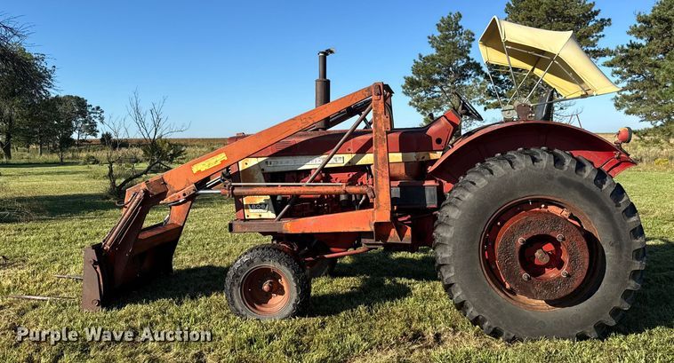 image for item EM8173 1966 International Harvester 806 tractor