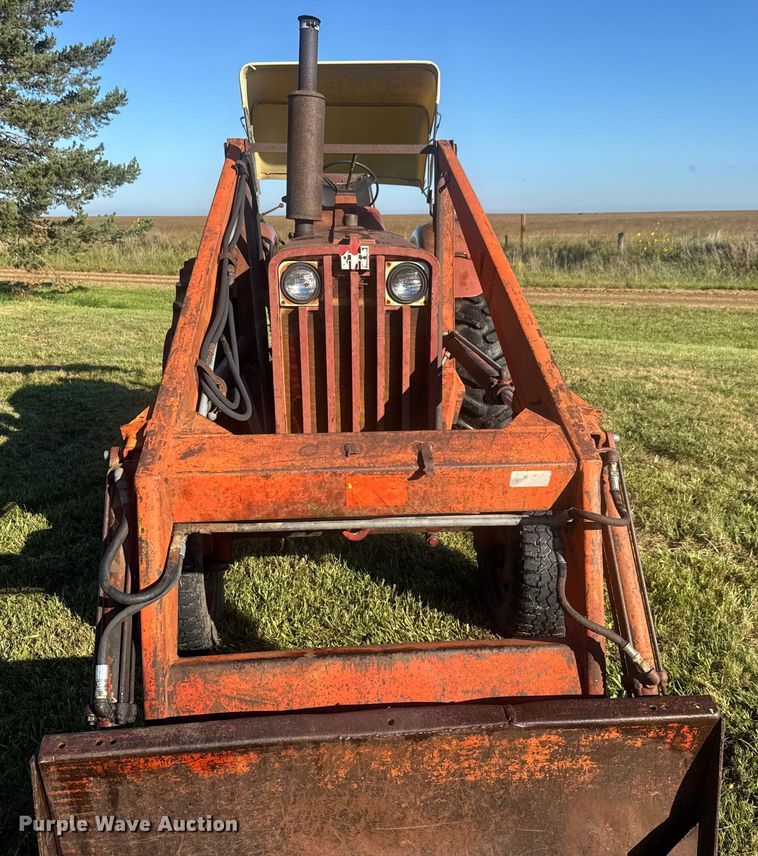 image for item EM8173 1966 International Harvester 806 tractor