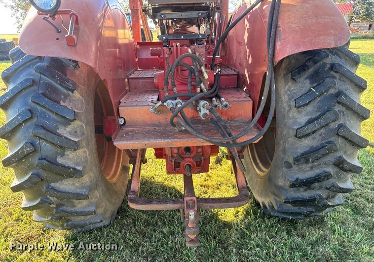 image for item EM8173 1966 International Harvester 806 tractor