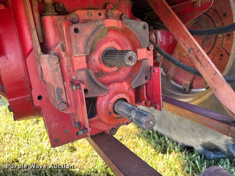 image for item EM8173 1966 International Harvester 806 tractor