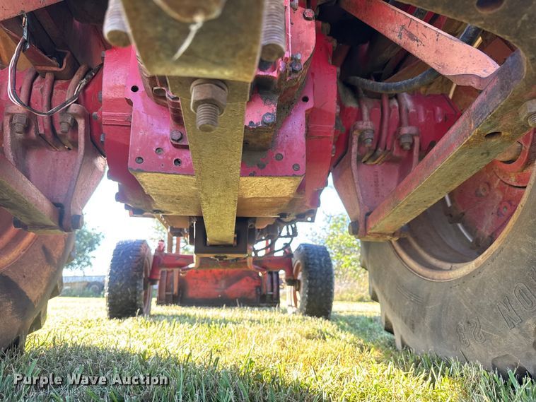 image for item EM8173 1966 International Harvester 806 tractor