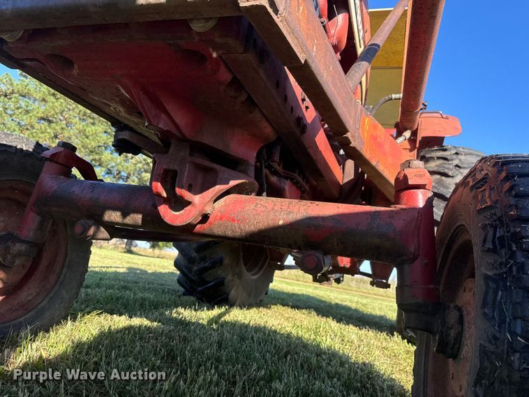 image for item EM8173 1966 International Harvester 806 tractor