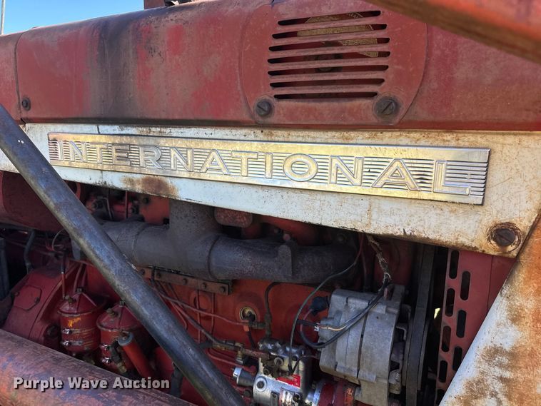 image for item EM8173 1966 International Harvester 806 tractor