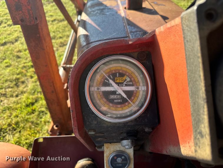 image for item EM8173 1966 International Harvester 806 tractor