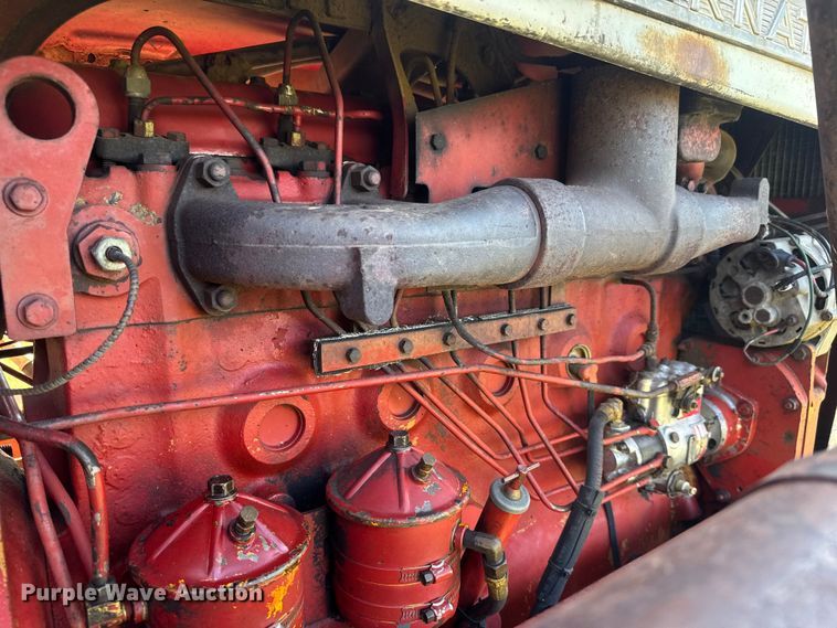 image for item EM8173 1966 International Harvester 806 tractor