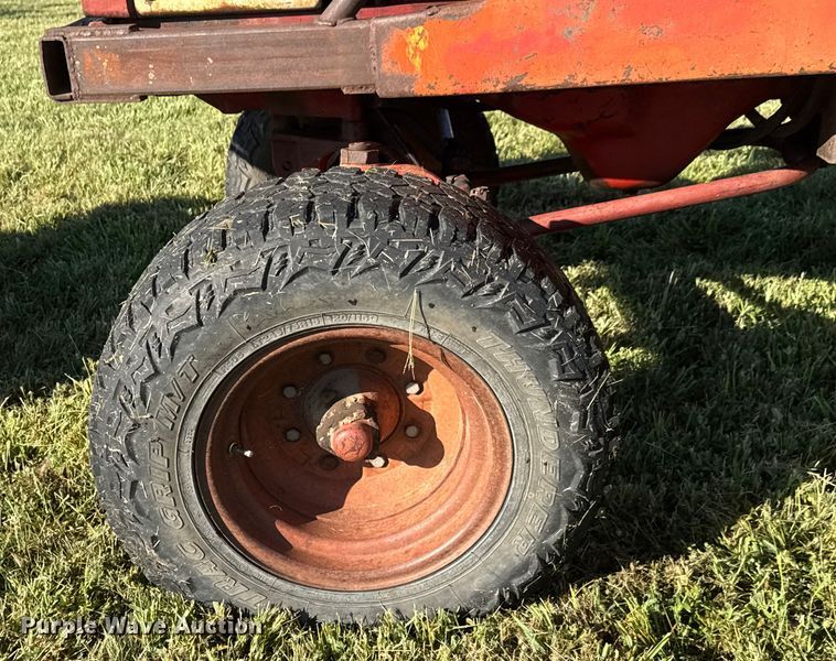 image for item EM8173 1966 International Harvester 806 tractor